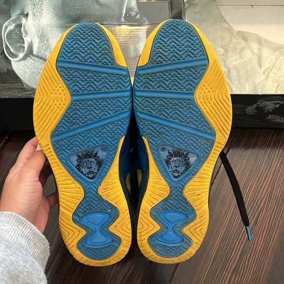 Lebron 8 v/2 Nike sneakers - Picture 4 of 5